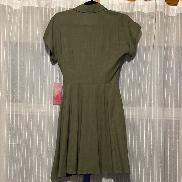 Green Summer Dress - Picture 2 of 4